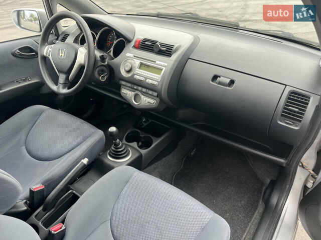 Серый Хонда Джаз, объемом двигателя 1.34 л и пробегом 218 тыс. км за 4350 $, фото 6 на Automoto.ua