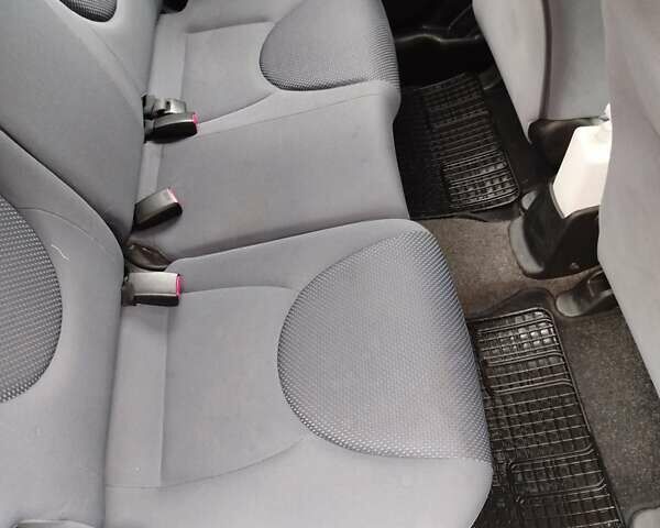 Сірий Хонда Джаз, об'ємом двигуна 1.25 л та пробігом 269 тис. км за 4100 $, фото 27 на Automoto.ua