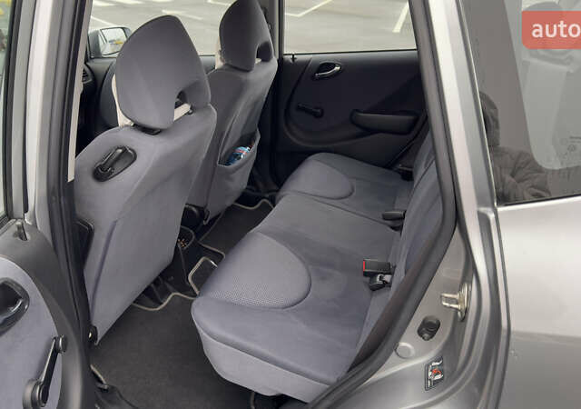 Серый Хонда Джаз, объемом двигателя 1.34 л и пробегом 205 тыс. км за 4500 $, фото 5 на Automoto.ua