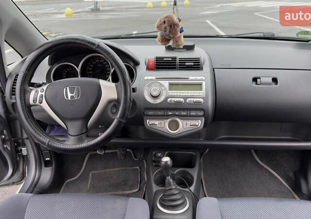 Серый Хонда Джаз, объемом двигателя 1.34 л и пробегом 205 тыс. км за 4500 $, фото 1 на Automoto.ua