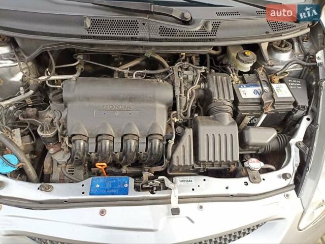 Серый Хонда Джаз, объемом двигателя 1.34 л и пробегом 240 тыс. км за 5400 $, фото 5 на Automoto.ua