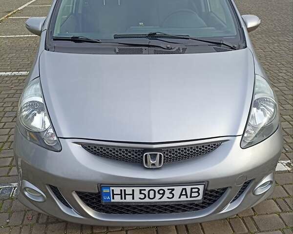 Серый Хонда Джаз, объемом двигателя 1.34 л и пробегом 240 тыс. км за 5400 $, фото 3 на Automoto.ua