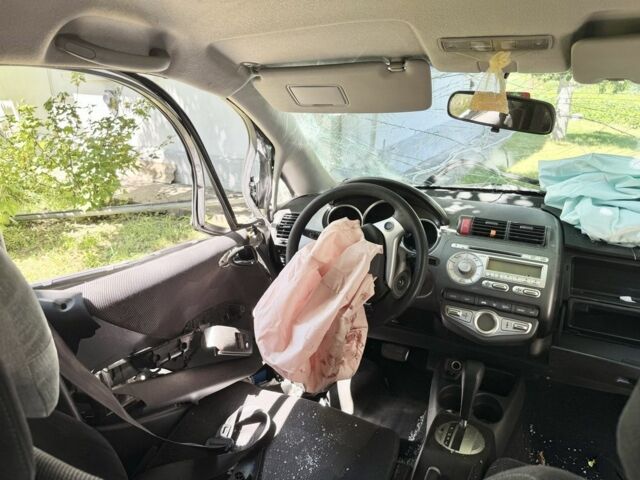 Хонда Джаз 2007 в Волочиске на Automoto.ua Серый Хонда Джаз, объемом двигателя 1.3 л и пробегом 273 тыс. км за 1500 $, фото 1 на Automoto.ua