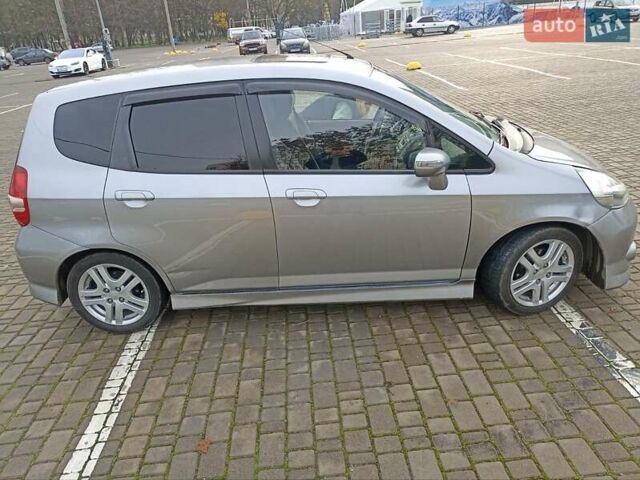 Серый Хонда Джаз, объемом двигателя 1.34 л и пробегом 240 тыс. км за 5400 $, фото 1 на Automoto.ua