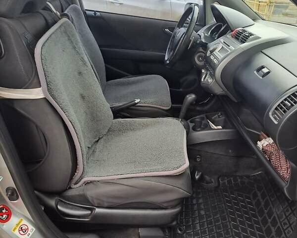 Серый Хонда Джаз, объемом двигателя 1.3 л и пробегом 208 тыс. км за 4000 $, фото 5 на Automoto.ua