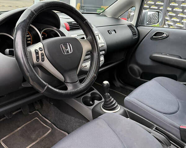 Сірий Хонда Джаз, об'ємом двигуна 1.34 л та пробігом 204 тис. км за 3450 $, фото 8 на Automoto.ua