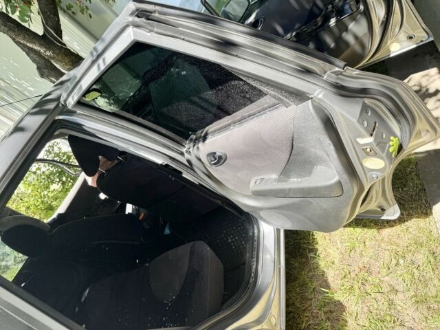 Хонда Джаз 2007 в Волочиске на Automoto.ua Серый Хонда Джаз, объемом двигателя 1.3 л и пробегом 273 тыс. км за 1500 $, фото 3 на Automoto.ua