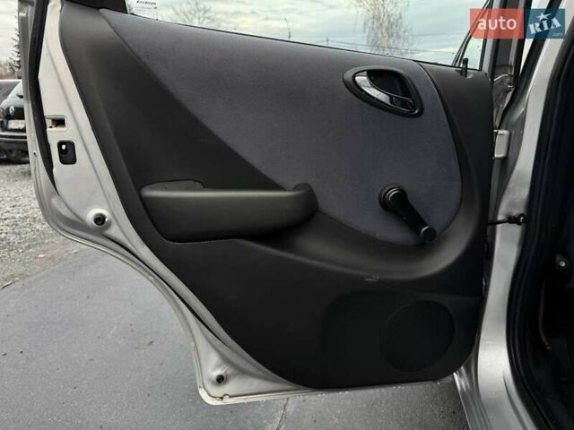 Сірий Хонда Джаз, об'ємом двигуна 0 л та пробігом 174 тис. км за 5600 $, фото 31 на Automoto.ua