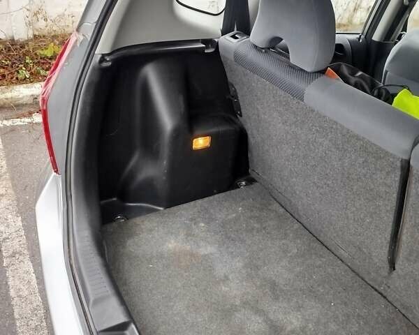 Сірий Хонда Джаз, об'ємом двигуна 1.25 л та пробігом 269 тис. км за 4100 $, фото 25 на Automoto.ua