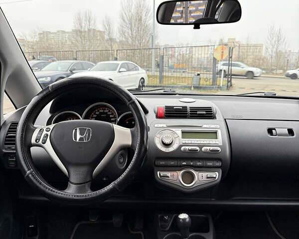 Сірий Хонда Джаз, об'ємом двигуна 1.34 л та пробігом 204 тис. км за 3450 $, фото 6 на Automoto.ua