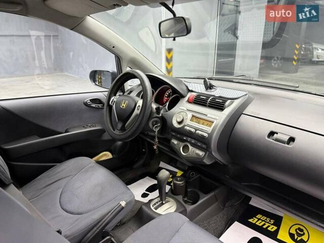 Хонда Джаз 2007 в Черновцах на Automoto.ua Серый Хонда Джаз, объемом двигателя 1.34 л и пробегом 227 тыс. км за 5800 $, фото 7 на Automoto.ua