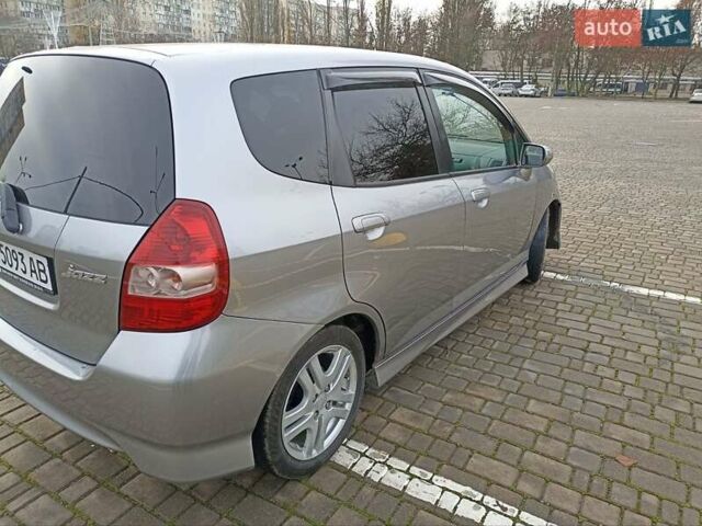 Серый Хонда Джаз, объемом двигателя 1.34 л и пробегом 240 тыс. км за 5400 $, фото 2 на Automoto.ua