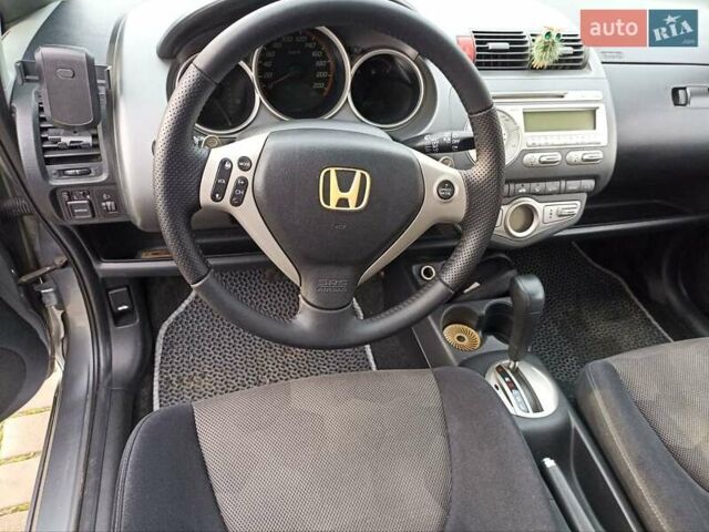 Серый Хонда Джаз, объемом двигателя 1.34 л и пробегом 240 тыс. км за 5400 $, фото 4 на Automoto.ua