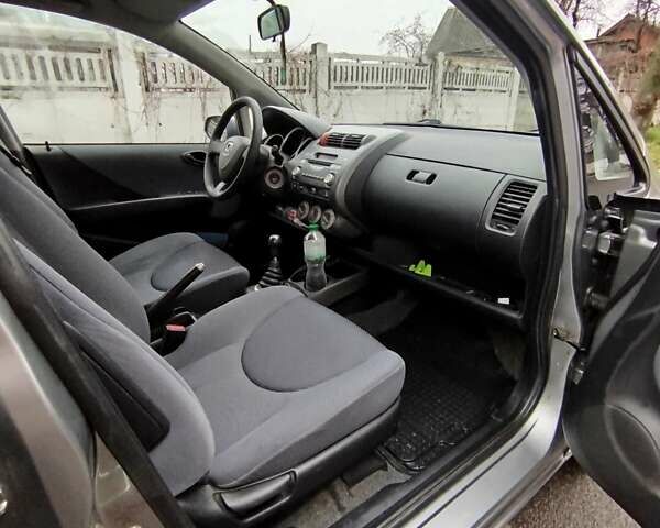 Сірий Хонда Джаз, об'ємом двигуна 1.25 л та пробігом 269 тис. км за 4100 $, фото 14 на Automoto.ua