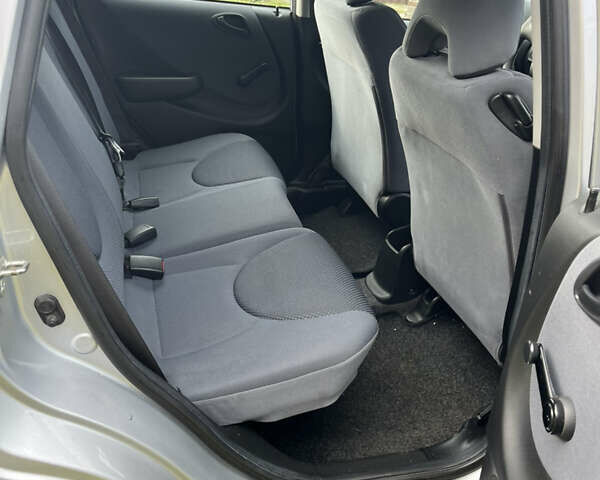 Серый Хонда Джаз, объемом двигателя 1.25 л и пробегом 195 тыс. км за 6500 $, фото 5 на Automoto.ua