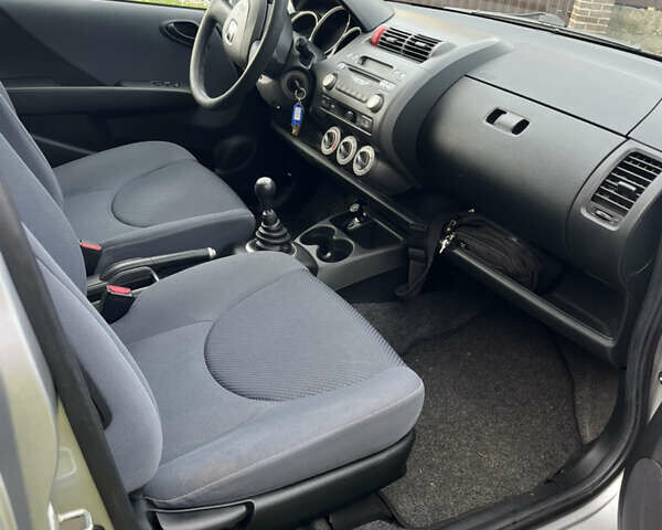 Серый Хонда Джаз, объемом двигателя 1.25 л и пробегом 195 тыс. км за 6500 $, фото 4 на Automoto.ua