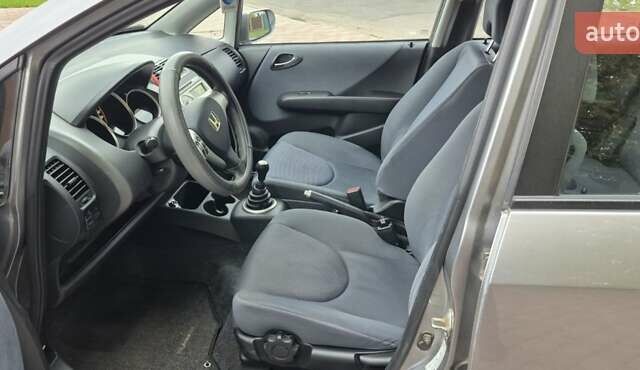 Серый Хонда Джаз, объемом двигателя 1.3 л и пробегом 150 тыс. км за 4400 $, фото 5 на Automoto.ua