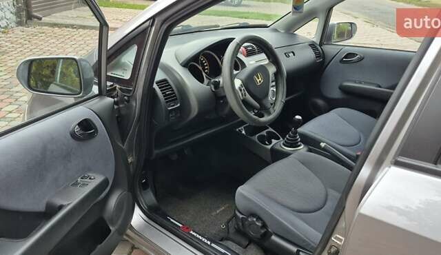 Серый Хонда Джаз, объемом двигателя 1.3 л и пробегом 150 тыс. км за 4400 $, фото 2 на Automoto.ua