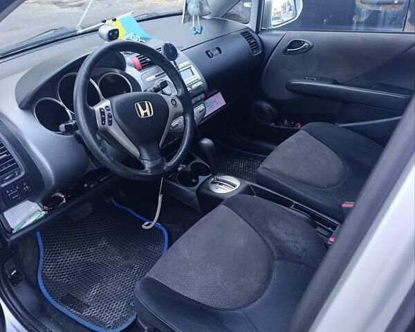 Серый Хонда Джаз, объемом двигателя 1.3 л и пробегом 200 тыс. км за 5500 $, фото 7 на Automoto.ua