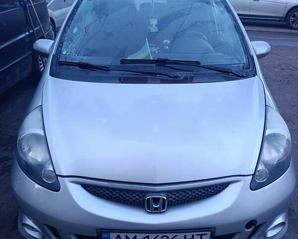 Серый Хонда Джаз, объемом двигателя 1.3 л и пробегом 200 тыс. км за 5500 $, фото 3 на Automoto.ua