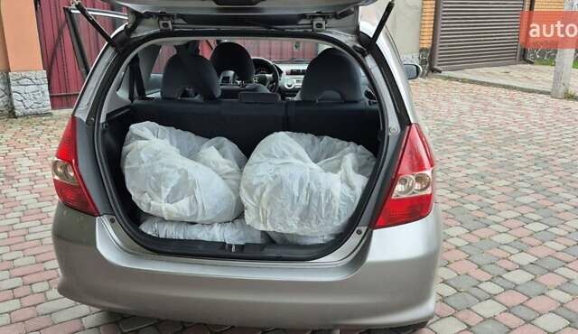 Серый Хонда Джаз, объемом двигателя 1.3 л и пробегом 150 тыс. км за 4400 $, фото 6 на Automoto.ua