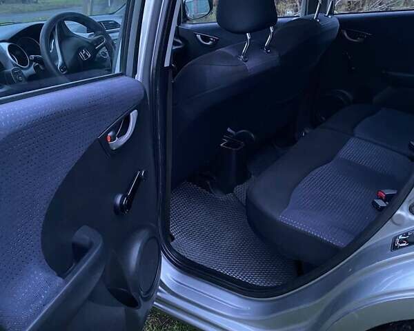 Серый Хонда Джаз, объемом двигателя 1.2 л и пробегом 230 тыс. км за 4999 $, фото 13 на Automoto.ua