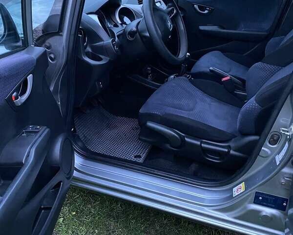 Серый Хонда Джаз, объемом двигателя 1.2 л и пробегом 230 тыс. км за 4999 $, фото 12 на Automoto.ua