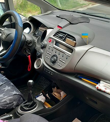 Серый Хонда Джаз, объемом двигателя 1.3 л и пробегом 160 тыс. км за 5500 $, фото 1 на Automoto.ua