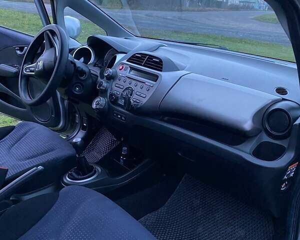 Серый Хонда Джаз, объемом двигателя 1.2 л и пробегом 230 тыс. км за 4999 $, фото 17 на Automoto.ua