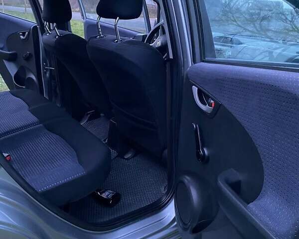 Серый Хонда Джаз, объемом двигателя 1.2 л и пробегом 230 тыс. км за 4999 $, фото 16 на Automoto.ua