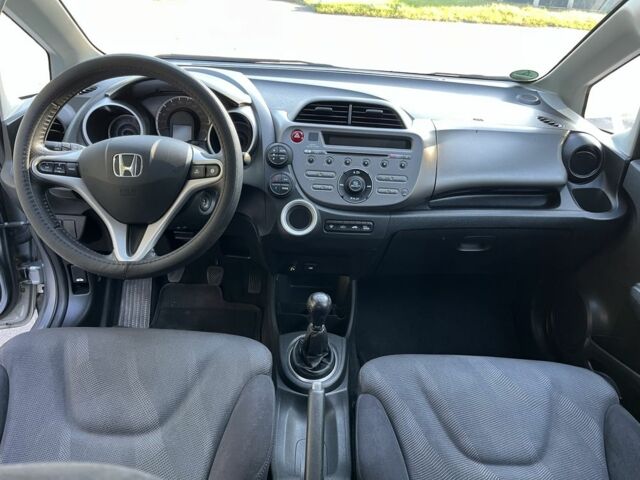 Серый Хонда Джаз, объемом двигателя 1.34 л и пробегом 208 тыс. км за 6600 $, фото 4 на Automoto.ua