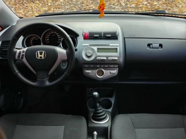 Сірий Хонда Джаз, об'ємом двигуна 1.3 л та пробігом 163 тис. км за 4950 $, фото 8 на Automoto.ua