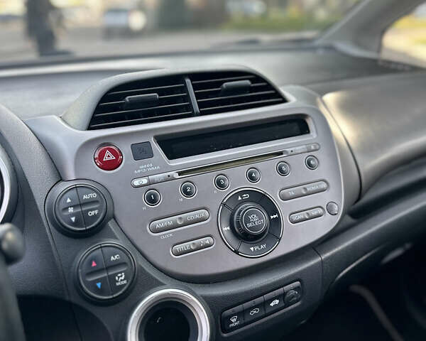 Синий Хонда Джаз, объемом двигателя 1.34 л и пробегом 252 тыс. км за 5300 $, фото 17 на Automoto.ua