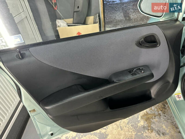 Зеленый Хонда Джаз, объемом двигателя 1.4 л и пробегом 227 тыс. км за 2799 $, фото 8 на Automoto.ua