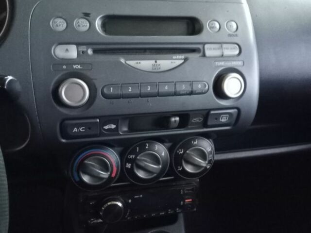 Зеленый Хонда Джаз, объемом двигателя 1.3 л и пробегом 225 тыс. км за 2300 $, фото 7 на Automoto.ua