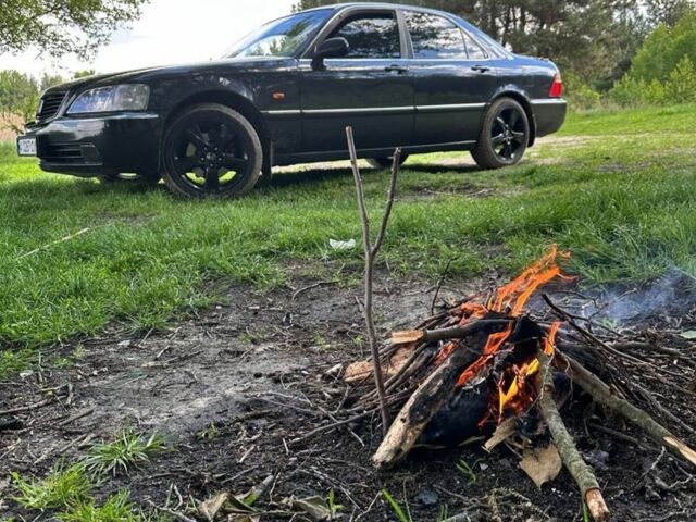 Черный Хонда Легенд, объемом двигателя 3.5 л и пробегом 500 тыс. км за 3400 $, фото 2 на Automoto.ua