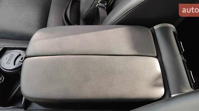 Черный Хонда Легенд, объемом двигателя 3.47 л и пробегом 340 тыс. км за 6800 $, фото 44 на Automoto.ua