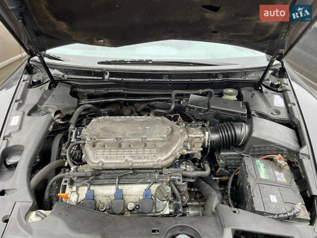 Черный Хонда Легенд, объемом двигателя 3.47 л и пробегом 335 тыс. км за 5500 $, фото 8 на Automoto.ua