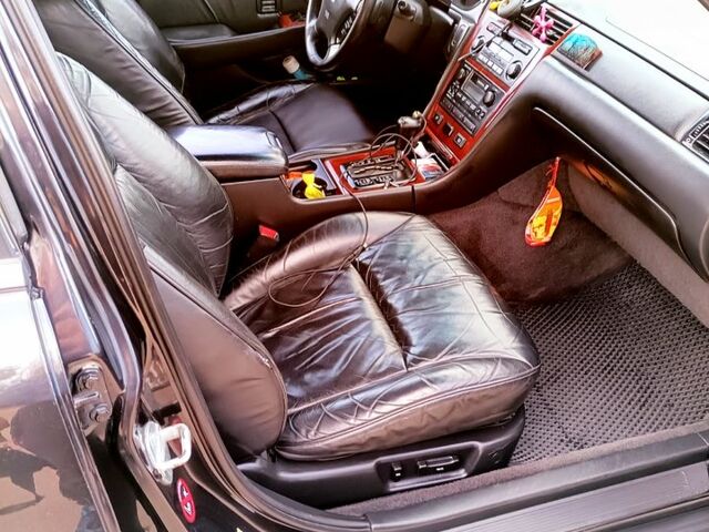 Хонда Легенд, объемом двигателя 3.5 л и пробегом 320 тыс. км за 4200 $, фото 2 на Automoto.ua