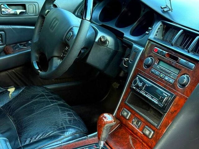 Серый Хонда Легенд, объемом двигателя 3.5 л и пробегом 300 тыс. км за 1950 $, фото 5 на Automoto.ua