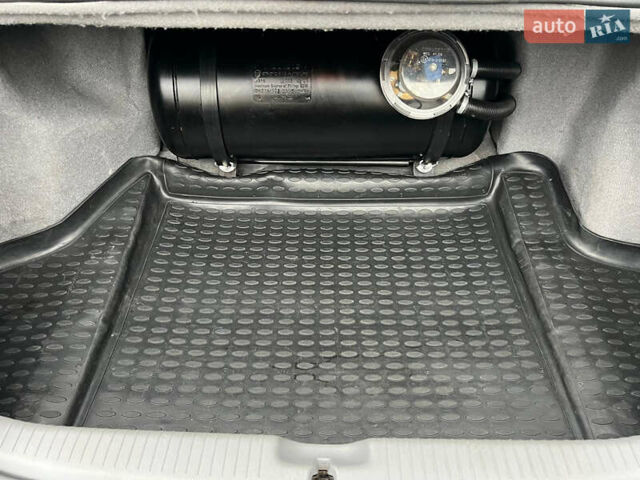 Серый Хонда Легенд, объемом двигателя 3.5 л и пробегом 390 тыс. км за 6700 $, фото 15 на Automoto.ua