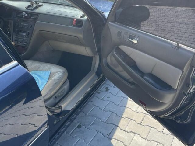 Синий Хонда Легенд, объемом двигателя 3.5 л и пробегом 3 тыс. км за 2700 $, фото 6 на Automoto.ua