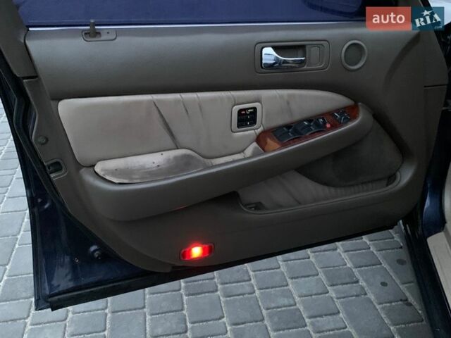 Синій Хонда Легенд, об'ємом двигуна 3.5 л та пробігом 700 тис. км за 2500 $, фото 16 на Automoto.ua