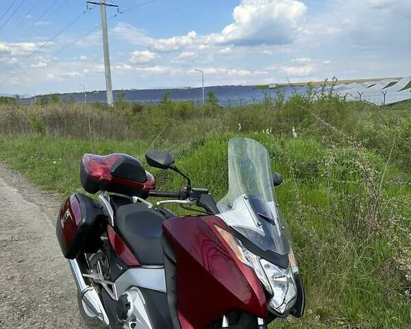 Красный Хонда NC 700S, объемом двигателя 0.7 л и пробегом 30 тыс. км за 5700 $, фото 4 на Automoto.ua
