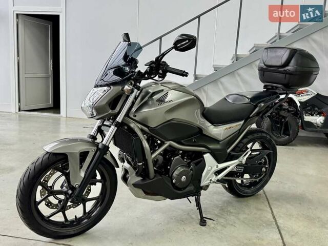 Хонда NC 700S, об'ємом двигуна 0.7 л та пробігом 35 тис. км за 6299 $, фото 4 на Automoto.ua