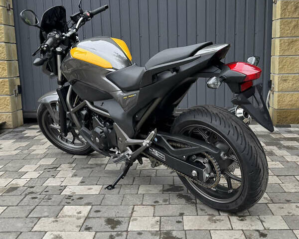 Серый Хонда NC 700S, объемом двигателя 0.7 л и пробегом 38 тыс. км за 5300 $, фото 7 на Automoto.ua