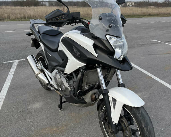 Білий Хонда NC 700X, об'ємом двигуна 0.7 л та пробігом 38 тис. км за 4500 $, фото 4 на Automoto.ua