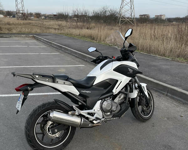 Білий Хонда NC 700X, об'ємом двигуна 0.7 л та пробігом 38 тис. км за 4500 $, фото 3 на Automoto.ua