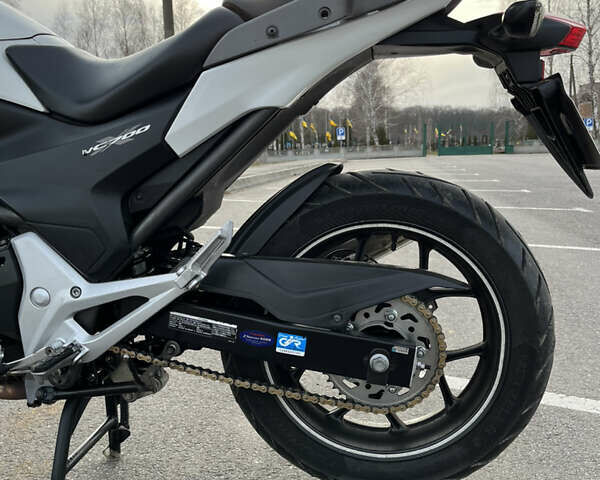 Белый Хонда NC 700X, объемом двигателя 0.7 л и пробегом 38 тыс. км за 5000 $, фото 7 на Automoto.ua