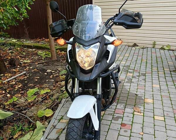 Белый Хонда NC 700X, объемом двигателя 0.7 л и пробегом 13 тыс. км за 5000 $, фото 4 на Automoto.ua